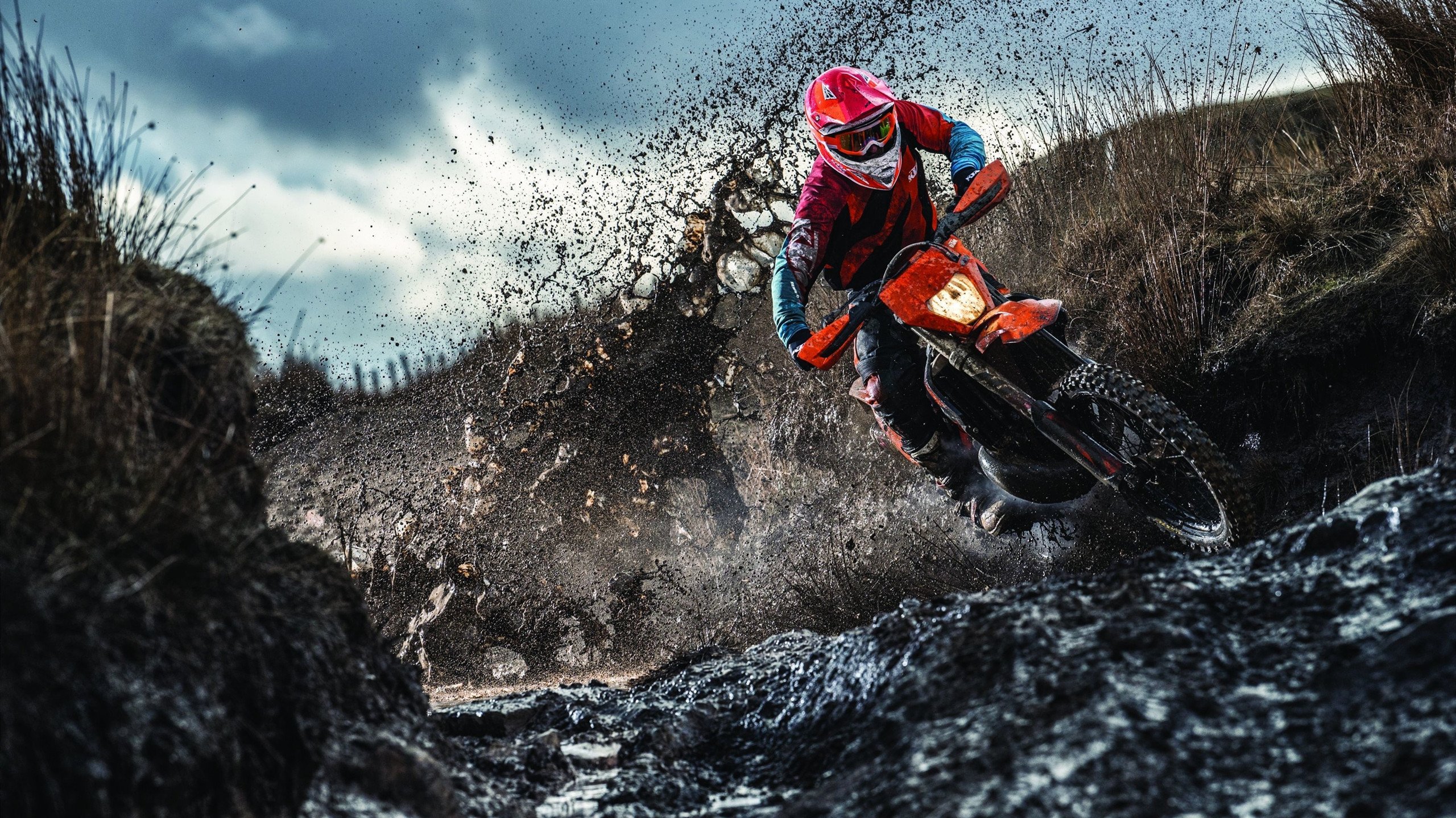 中超球员训练场景曝光引热议,中超训练强度