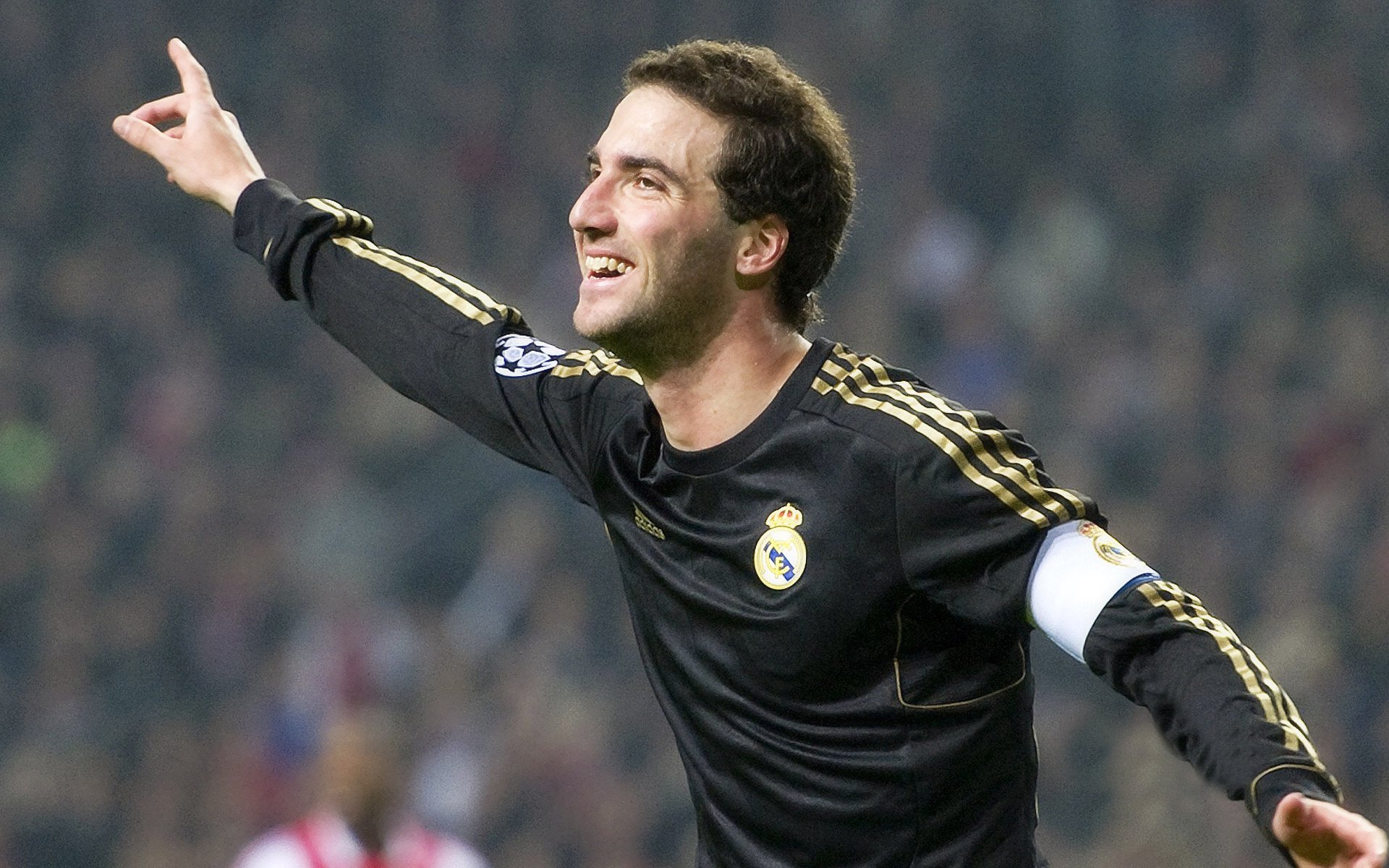 “东安湖体育公园：铁人三项赛场成全球选手的挑战之地”